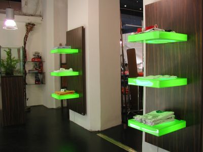 Designregale mit Beleuchtung